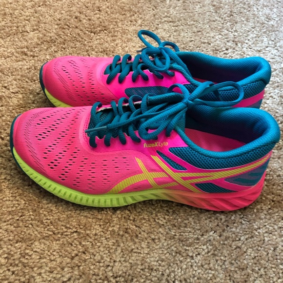 Asics Shoes - LIKE NEW ASICS fuzeX Lyte Running Shoes